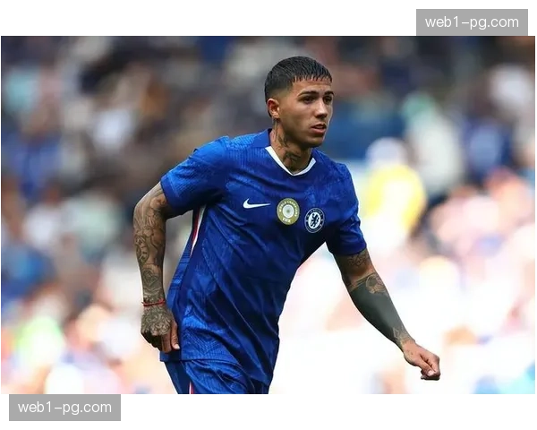 切尔西更衣室矛盾激化,恩佐公开质疑主帅战术安排 切尔西更衣室矛盾激化,恩佐公开质疑主帅战术安排